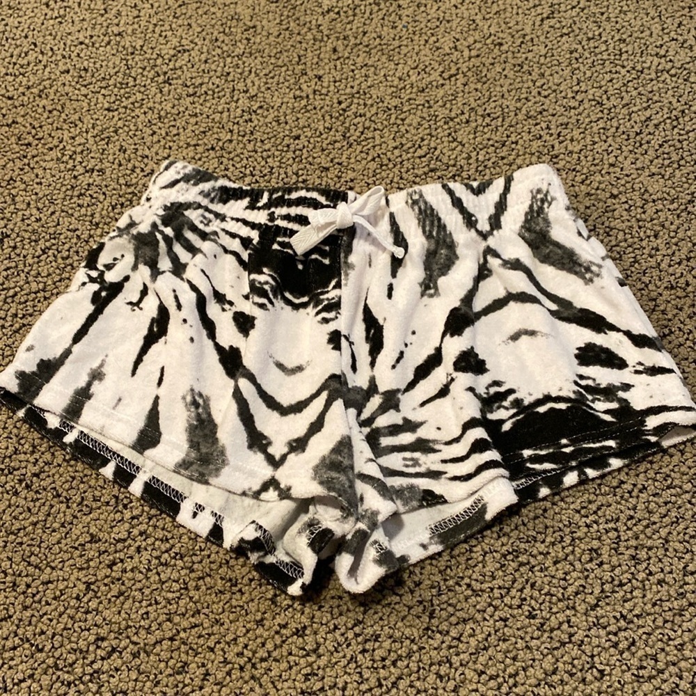 Terry Black & White Tie Dye Shorts Size Small in Like New Condituon